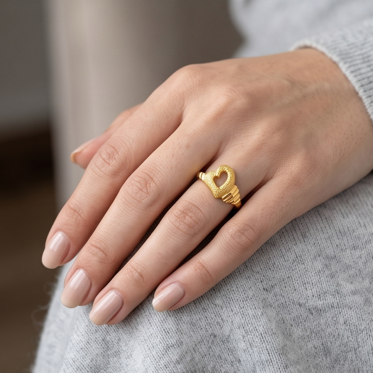 DIVYORO HEART PATTERN GOLD RING