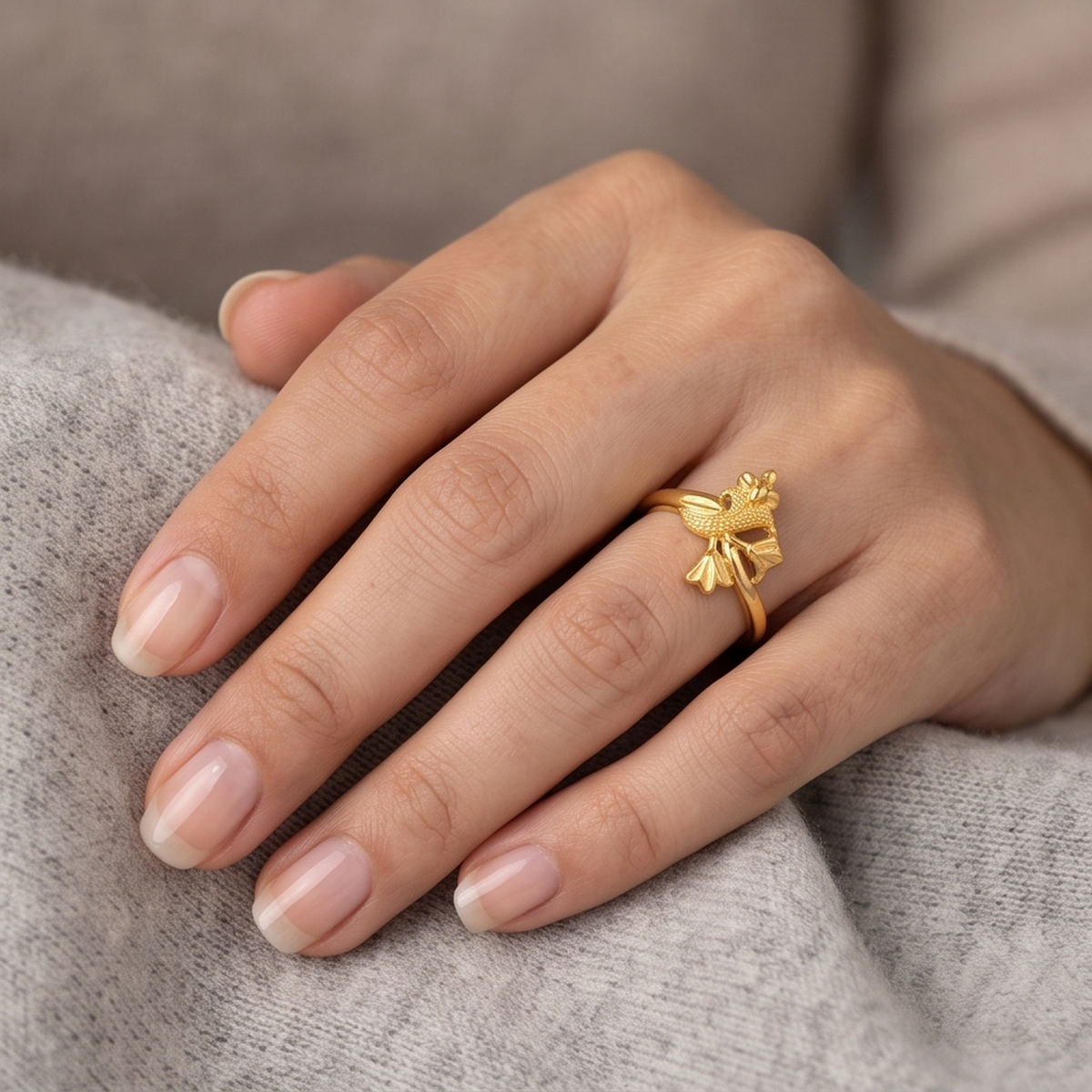 DIVYORO STYLIZED LEAF GOLD RING