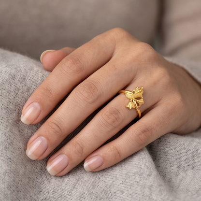 DIVYORO STYLIZED LEAF GOLD RING