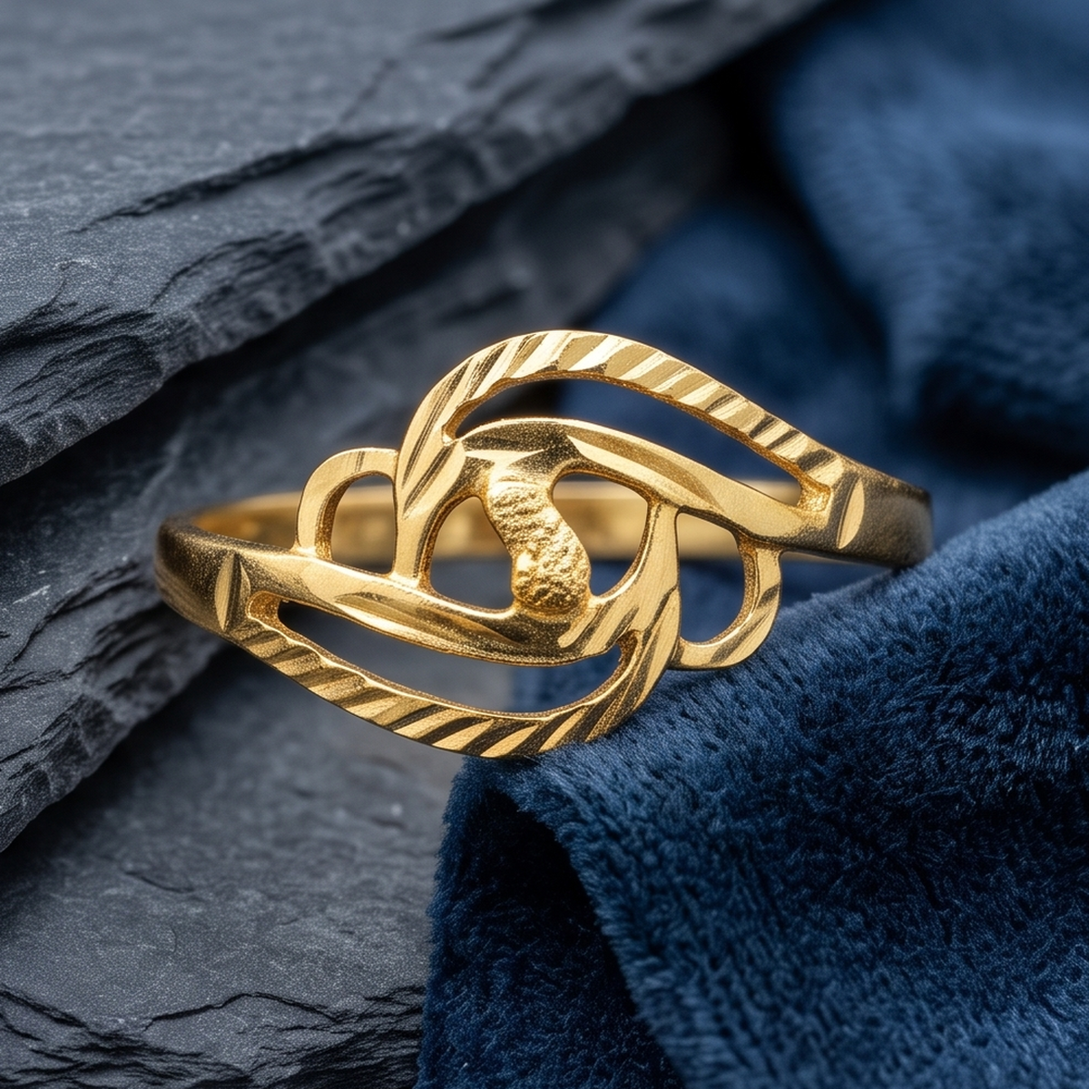 DIVYORO LEAF AND FLOWER GOLD RING