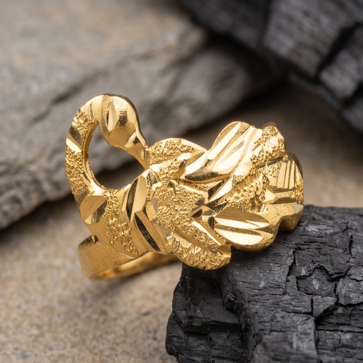 DIVYORO ABSTRACT WAVE GOLD RING
