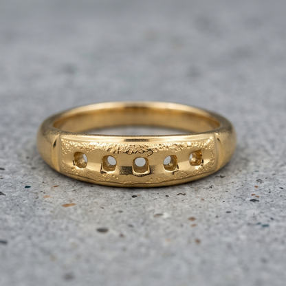 DIVYORO MINIMALIST CUTOUT GOLD RING