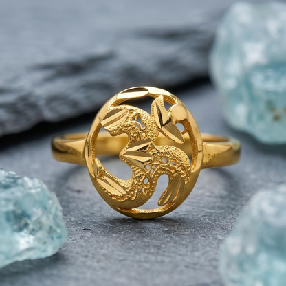DIVYORO TEXTURED LEAF GOLD RING
