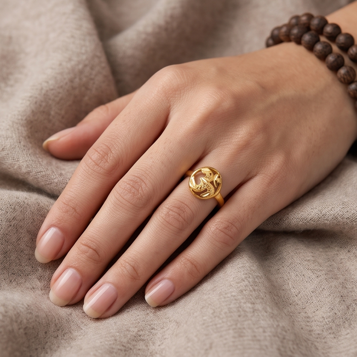 DIVYORO TEXTURED LEAF GOLD RING