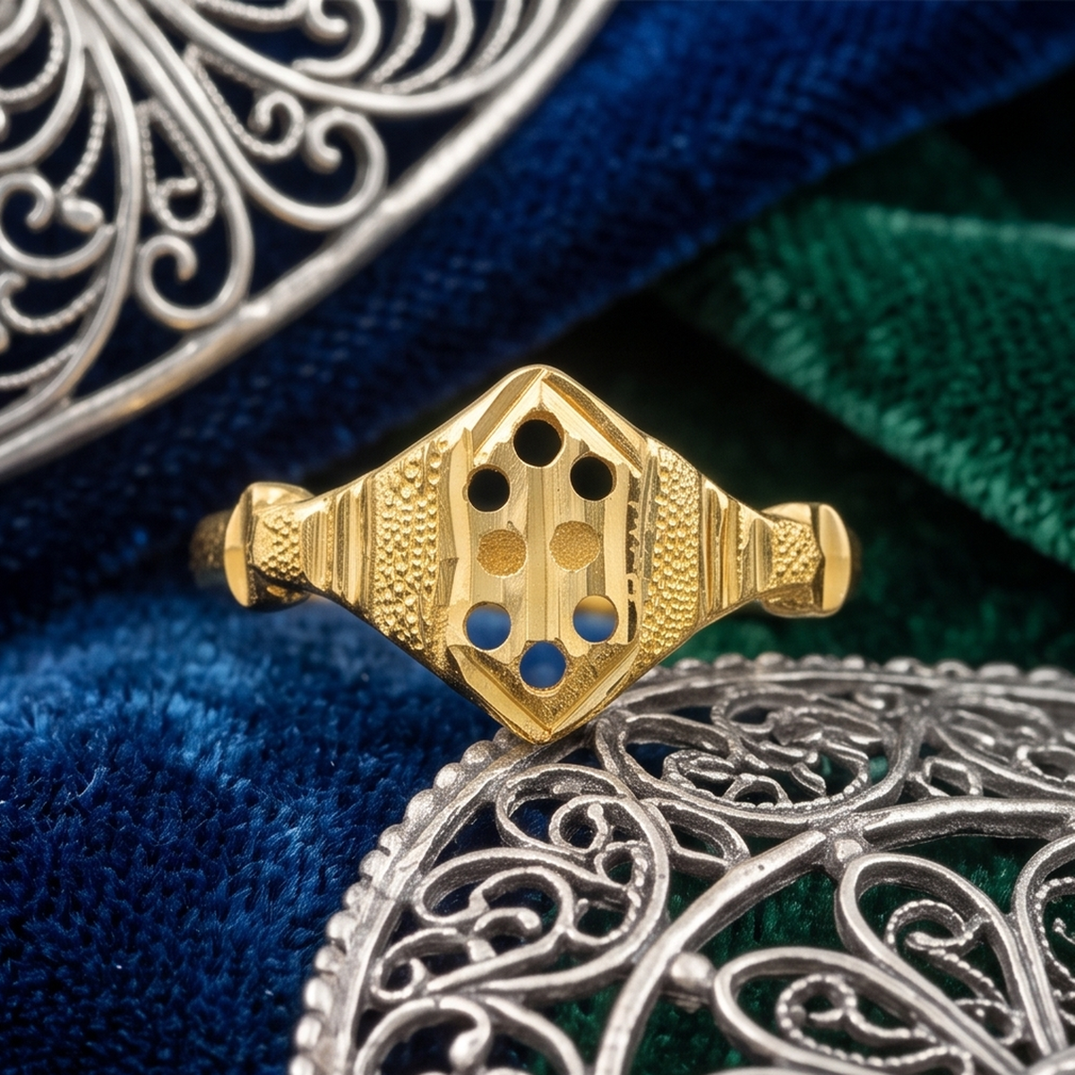 DIVYORO EMBLEM GOLD RING