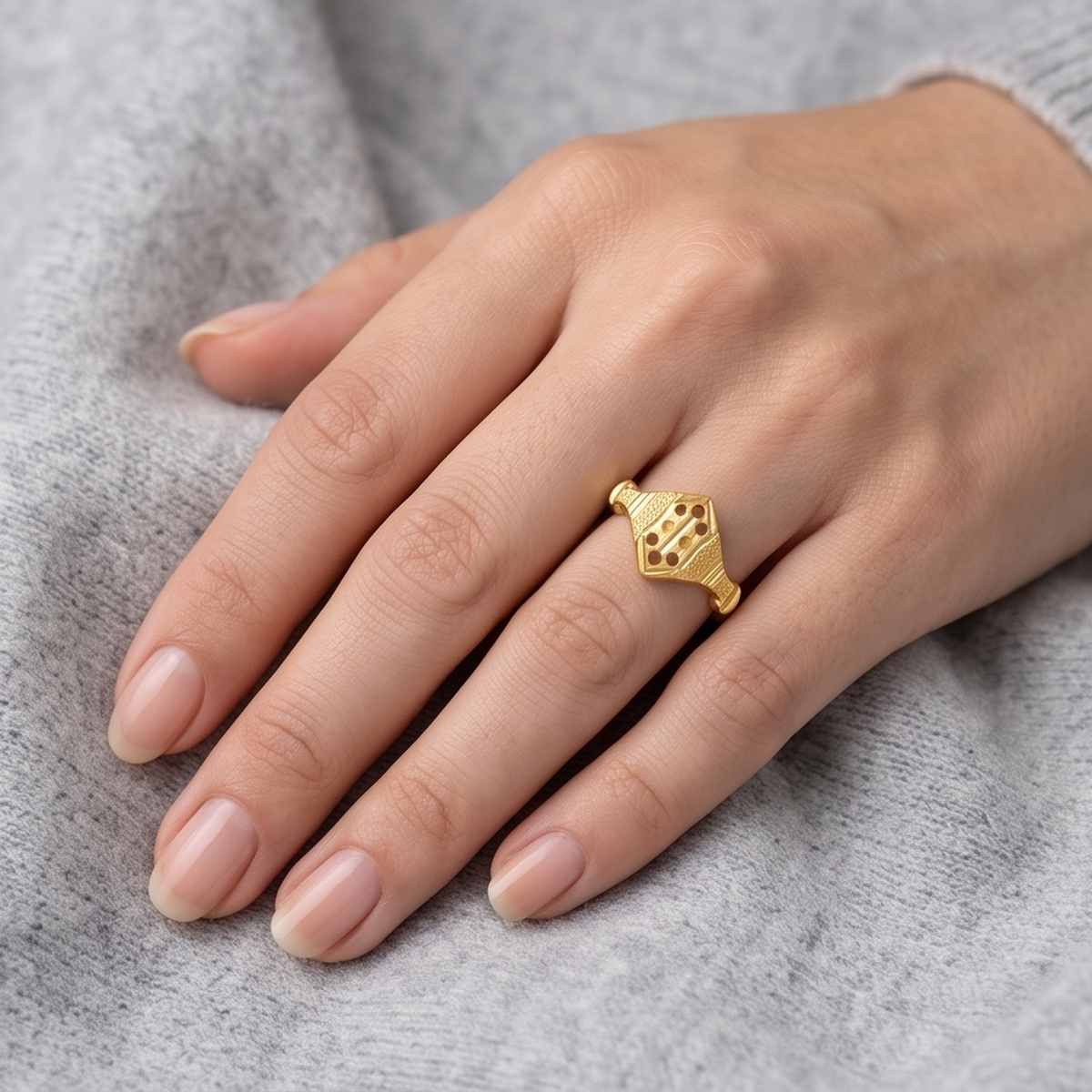 DIVYORO EMBLEM GOLD RING