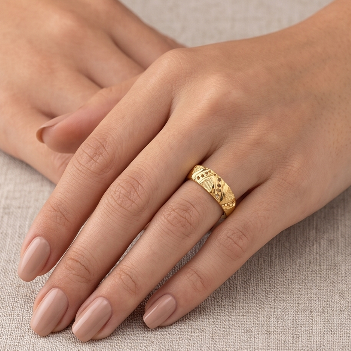 DIVYORO FEMALE TEXTURED CUT-OUT RING