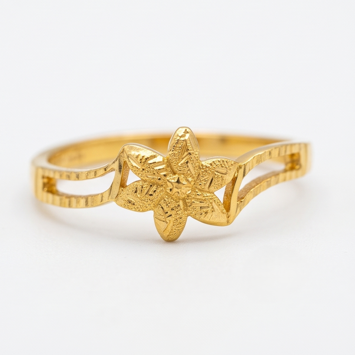 DIVYORO FLORAL GOLD RING