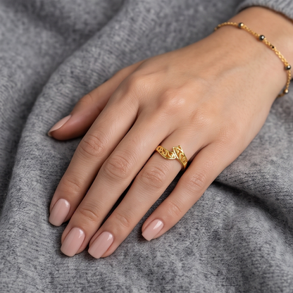DIVYORO ABSTRACT GOLD RING
