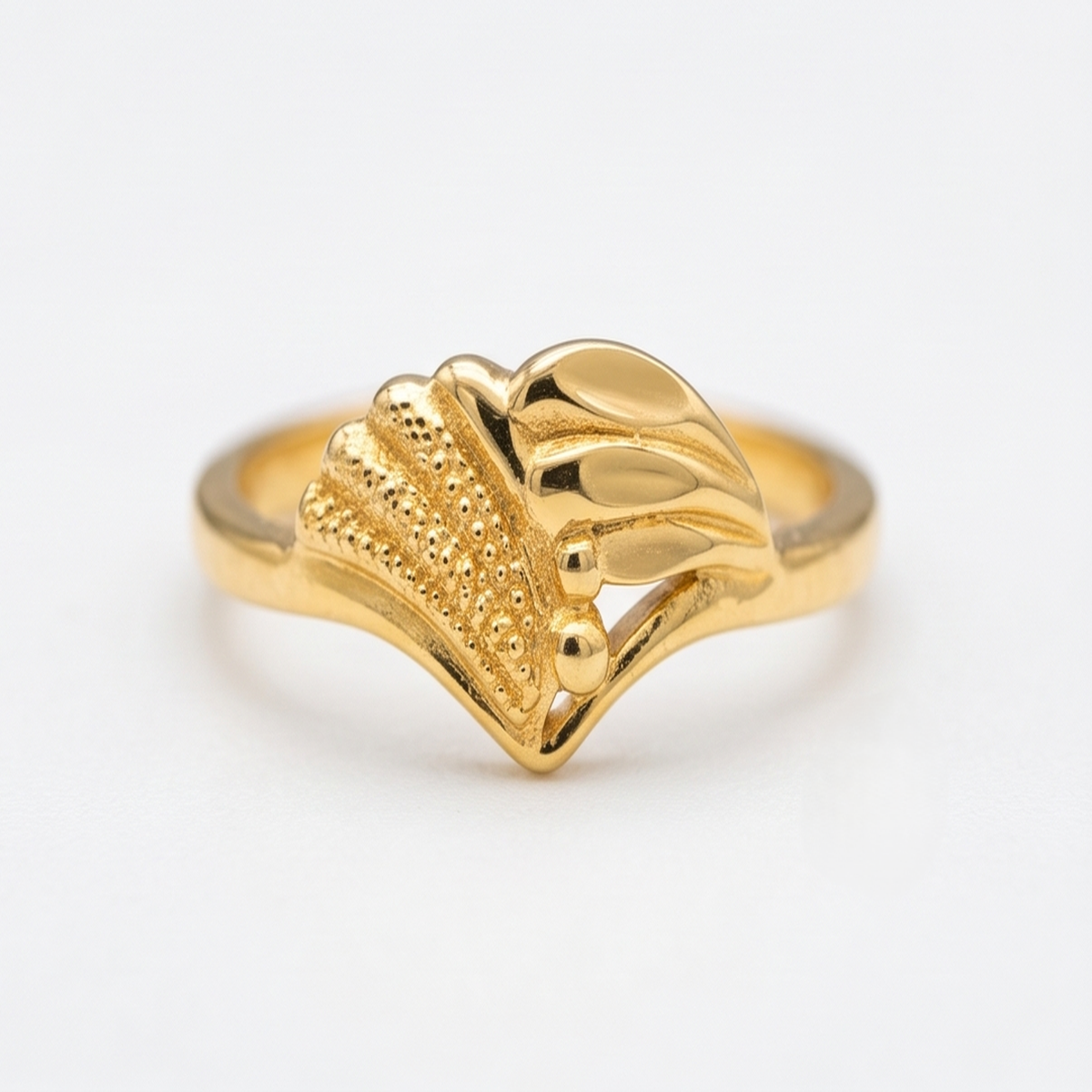 DIVYORO TEXTURED FEATHER GOLD RING
