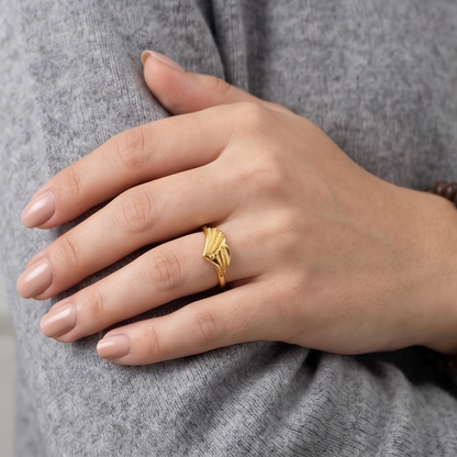 DIVYORO TEXTURED FEATHER GOLD RING