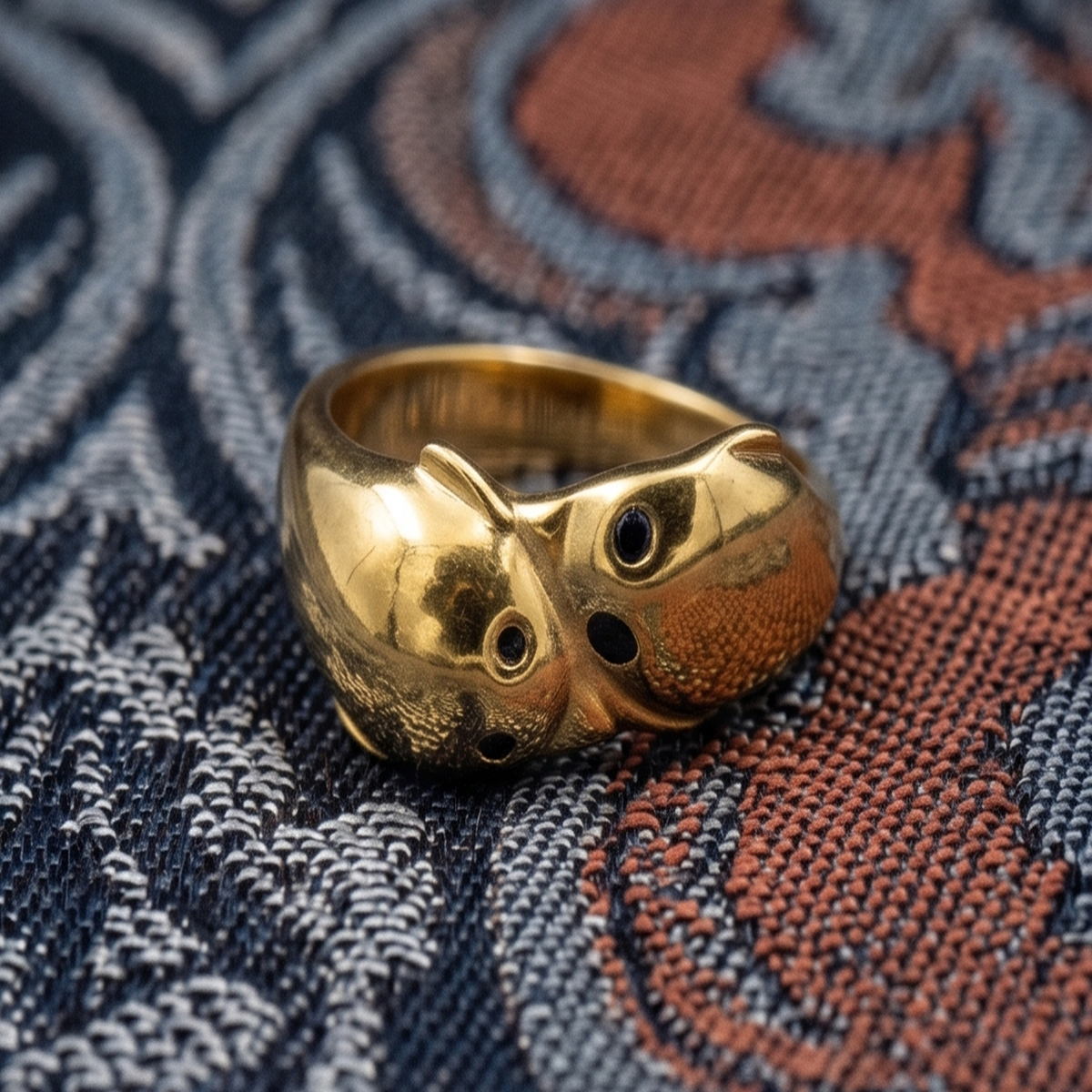 DIVYORO TEXTURED LOOP GOLD RING
