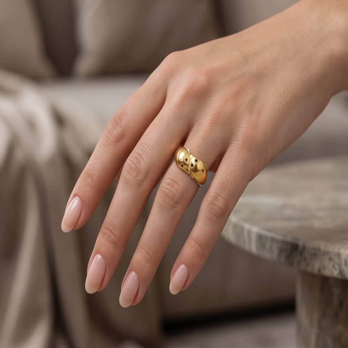 DIVYORO TEXTURED LOOP GOLD RING