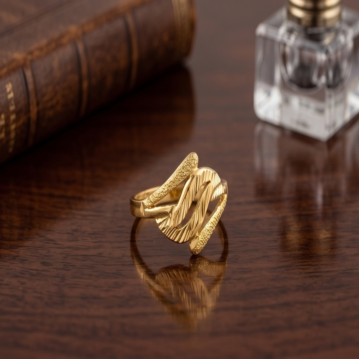 DIVYORO FEMALE ABSTRACT TEXTURED RING