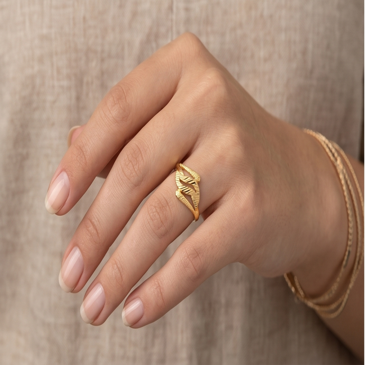 DIVYORO FEMALE ABSTRACT TEXTURED RING