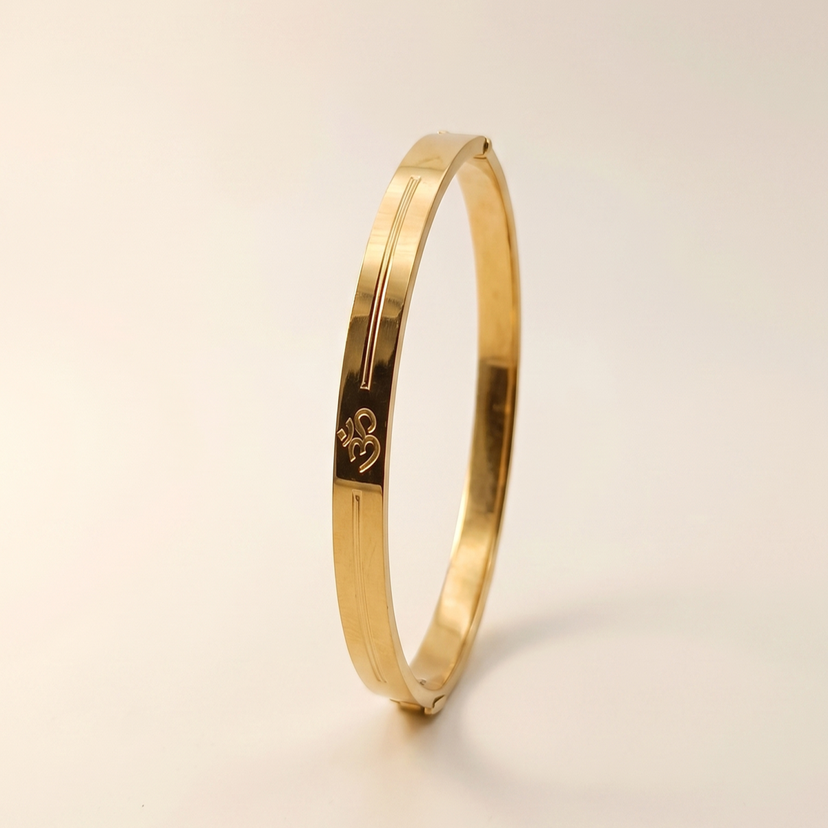 DIVYORO SACRED OM PARALLEL LINE HINGED KADA