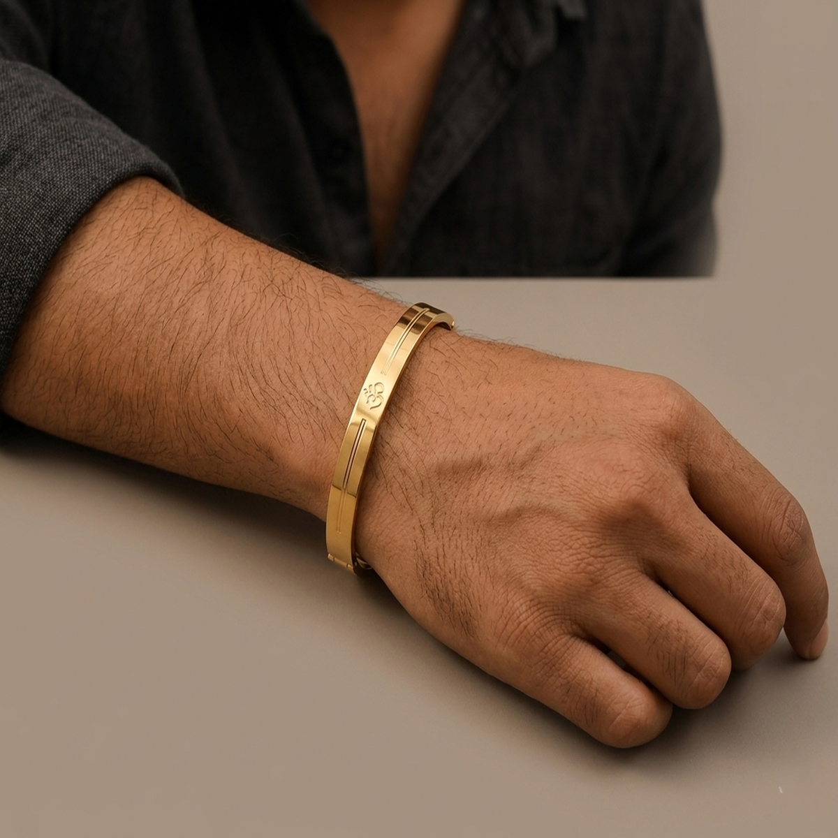 DIVYORO SACRED OM PARALLEL LINE HINGED KADA