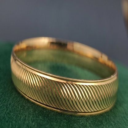 DIVYORO DIAGONAL SWIRL-CUT GOLD KADA