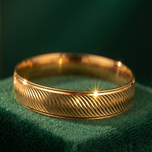 DIVYORO DIAGONAL SWIRL-CUT GOLD KADA