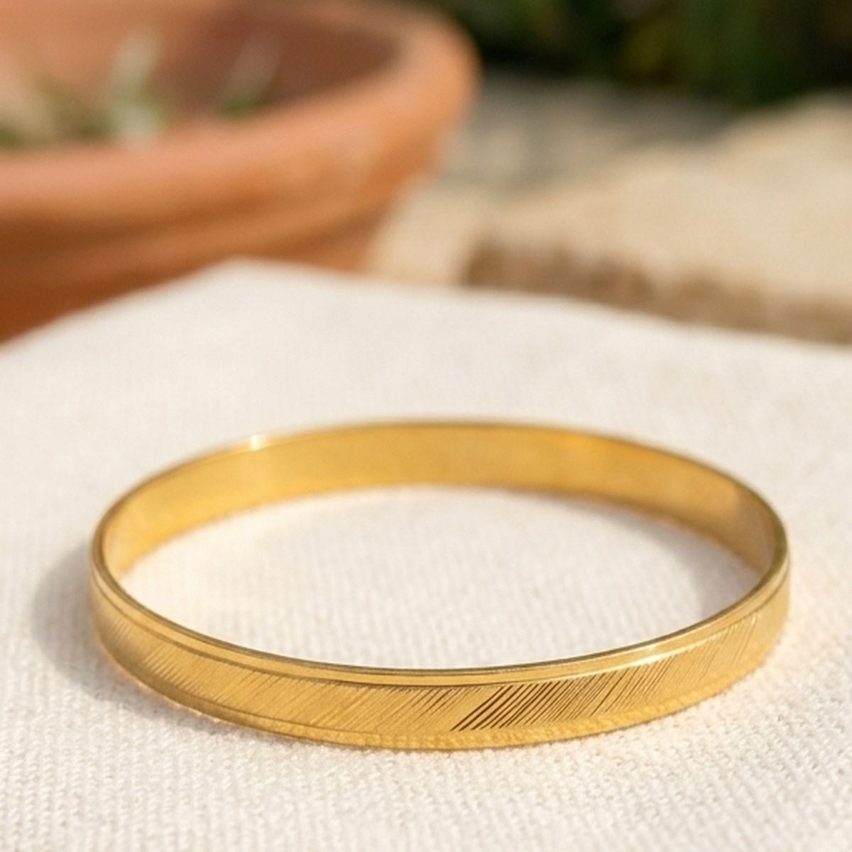 DIVYORO CLASSIC MINIMALIST PLAIN GOLD KADA