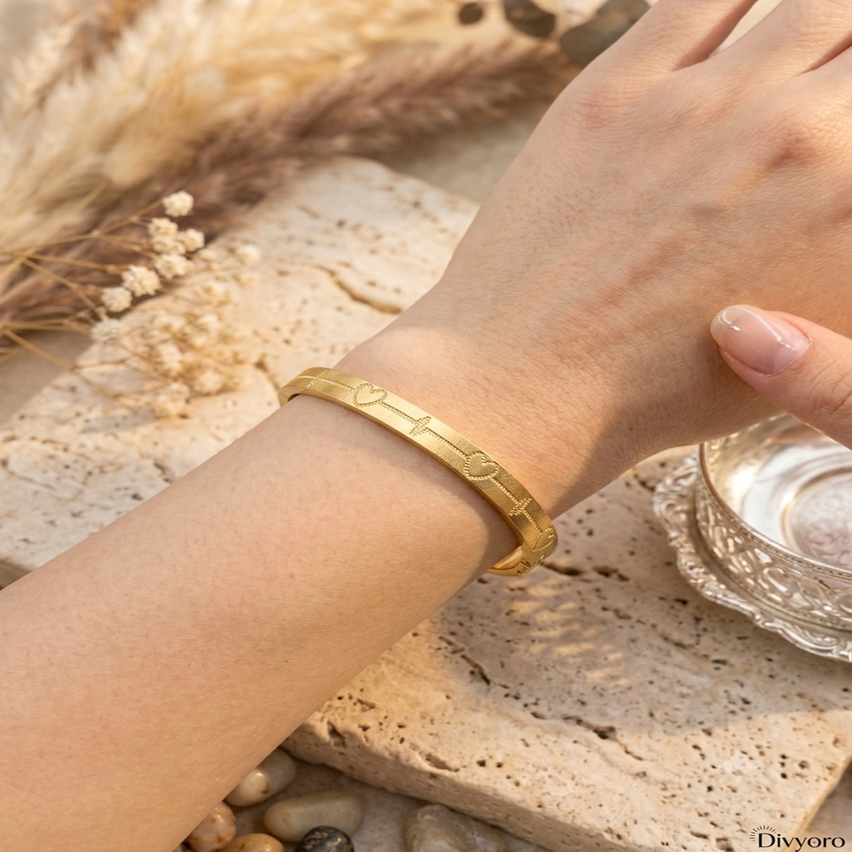 DIVYORO ROMANTIC GOLD KADA FEATURING EKG HEARTBEAT PATTERN