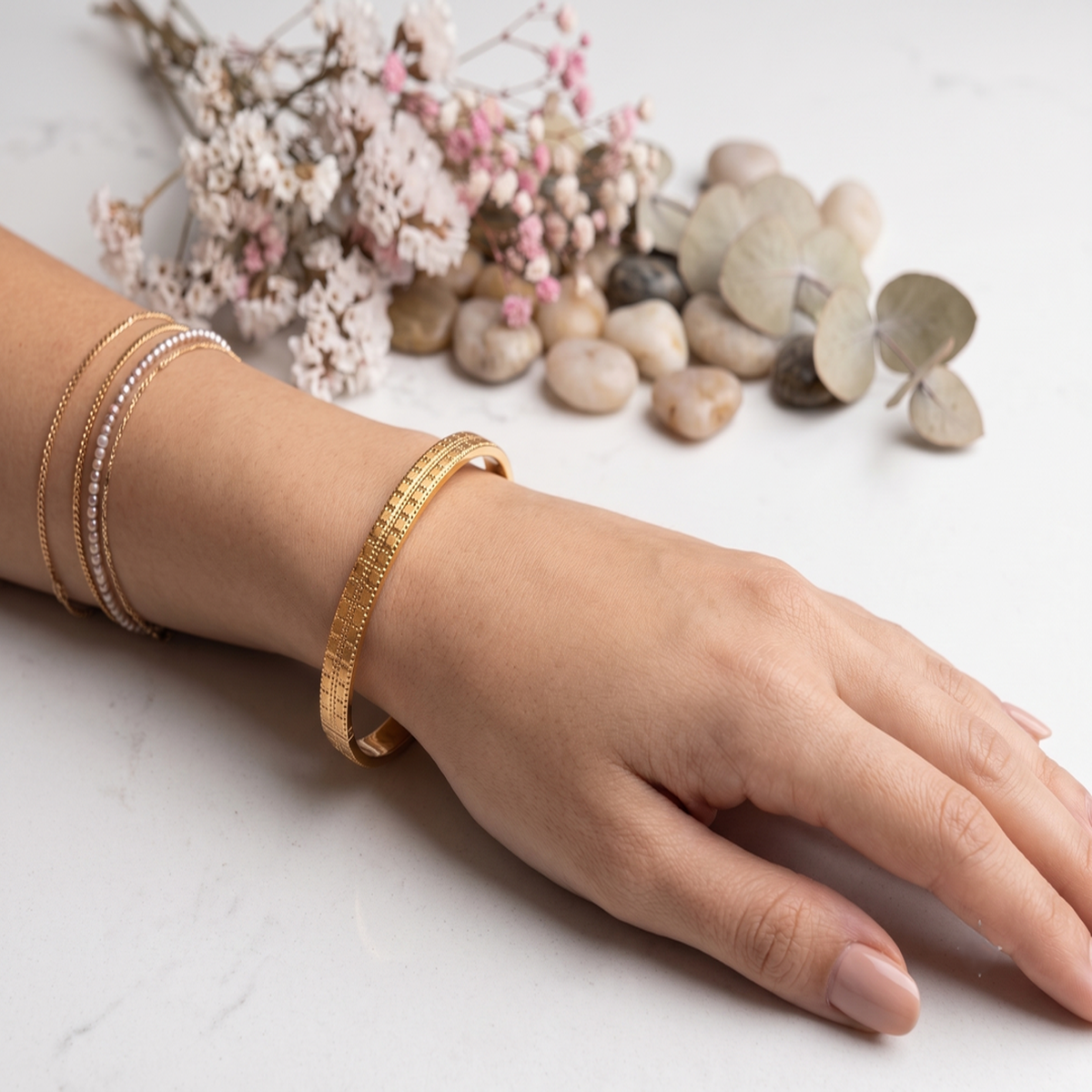 DIVYORO MODERN GOLD KADA WITH REPEATING TEXTURED GRID DETAIL