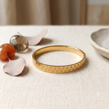 DIVYORO ELEGANT GOLD KADA FEATURING INTRICATE FLORAL ETCHED PATTERN