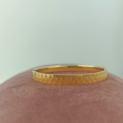 DIVYORO ELEGANT GOLD KADA FEATURING INTRICATE FLORAL ETCHED PATTERN