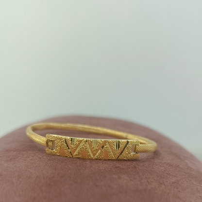 DIVYORO MINIMALIST TEXTURED GOLD KADA WITH GEOMETRIC CENTERPIECE