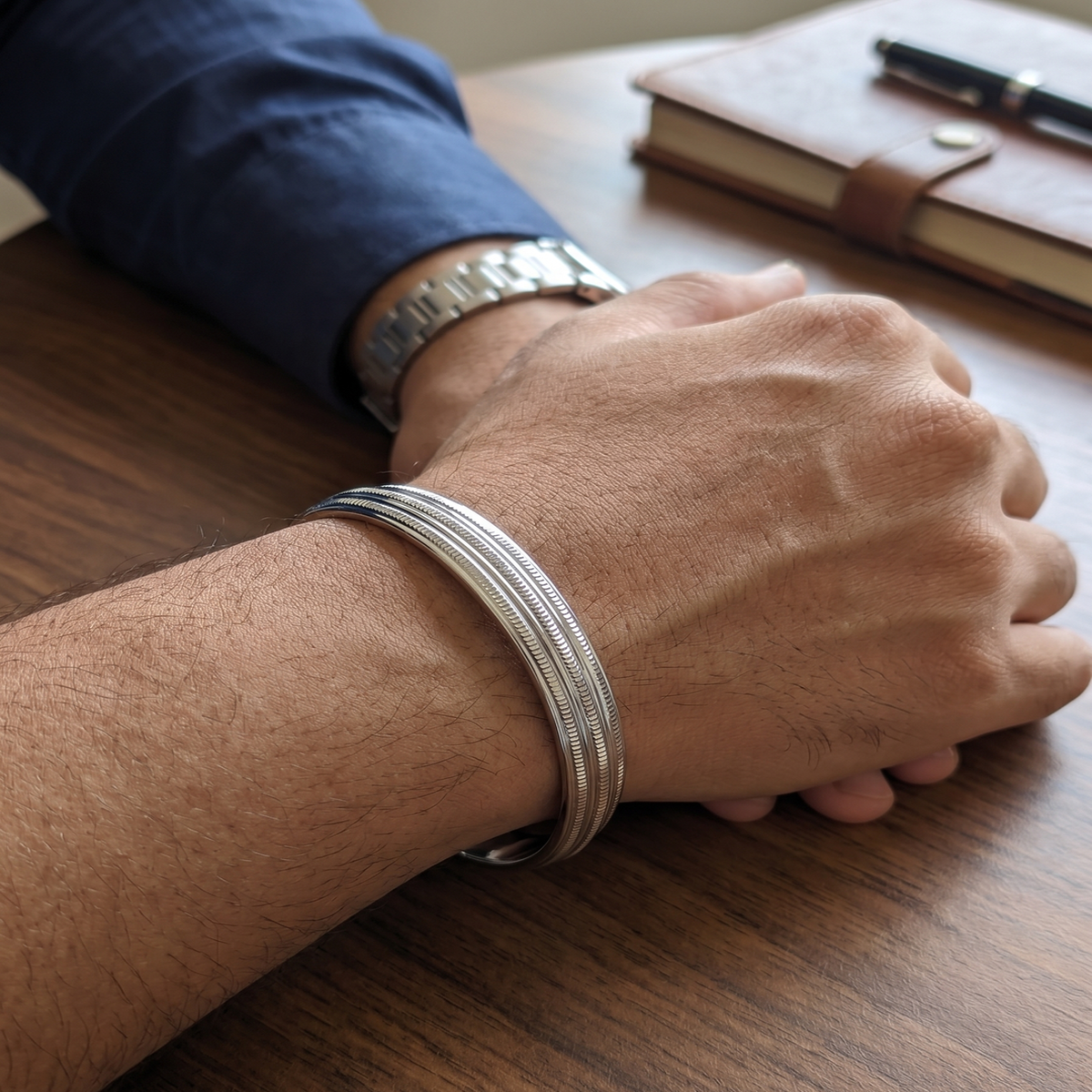 DIVYORO CLASSIC SILVER-TONE TEXTURED BAND KADA