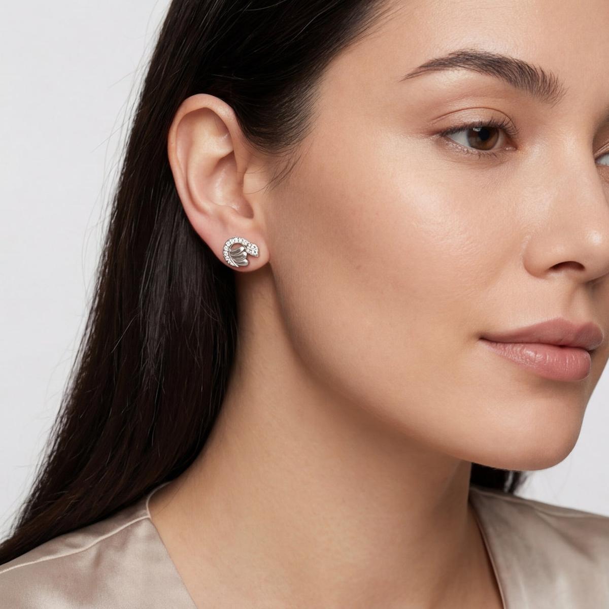 DIVYORO ELEGANCE CURVE EARRING