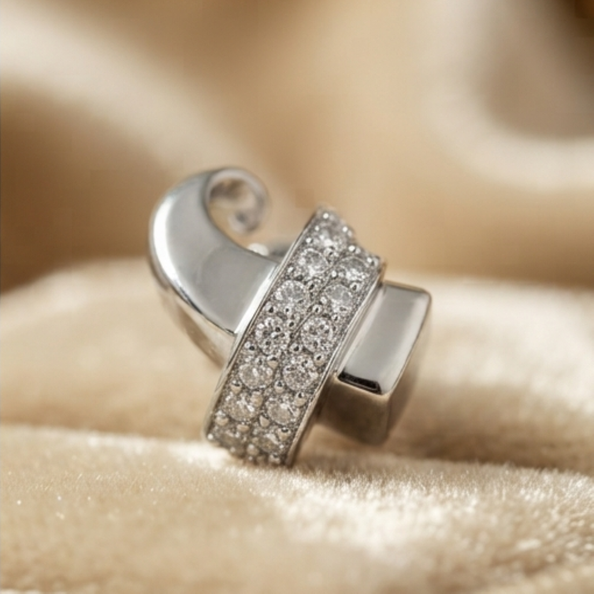DIVYORO ARCHITECTURAL BRILLIANCE EARRING