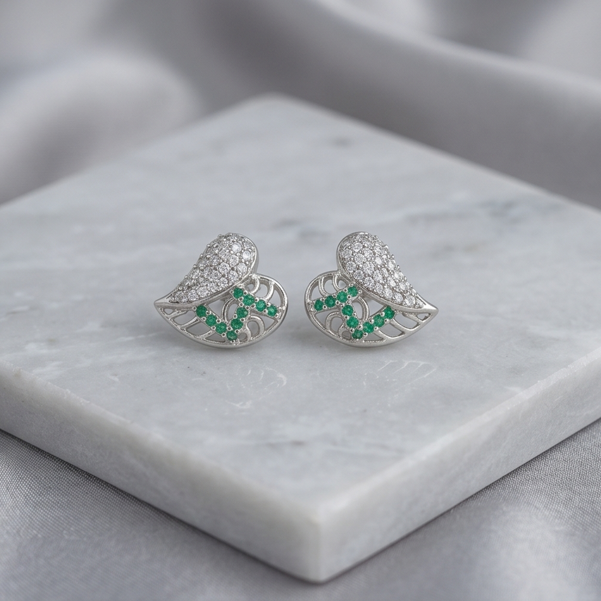 DIVYORO LEAF SPARK EARRING