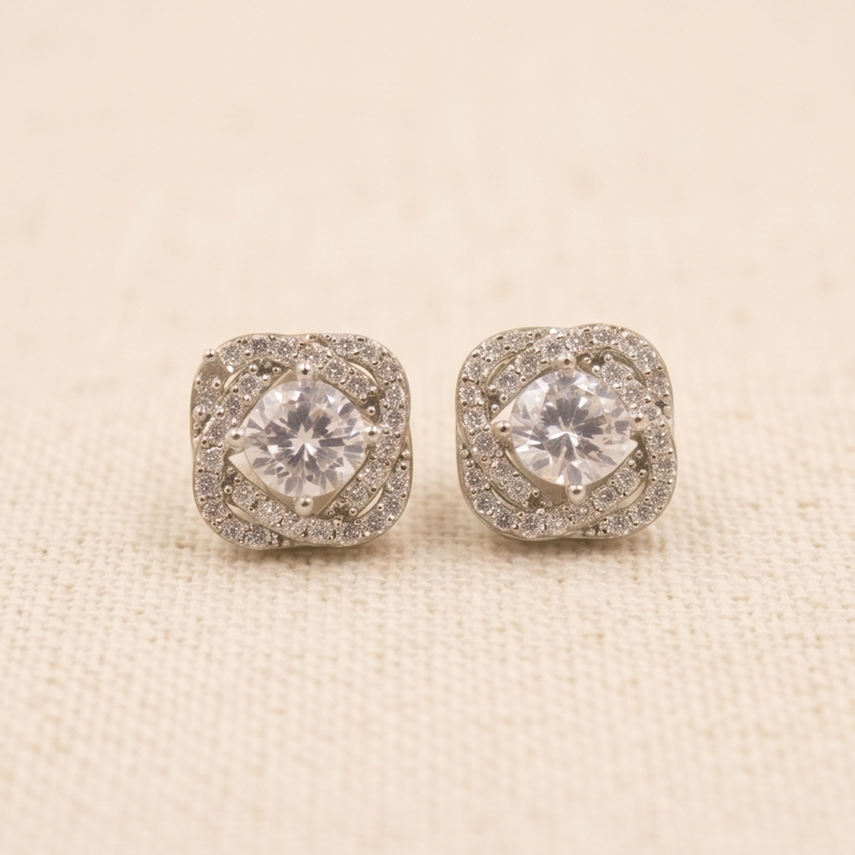DIVYORO ROYALE CRYSTAL STUDS EARRING