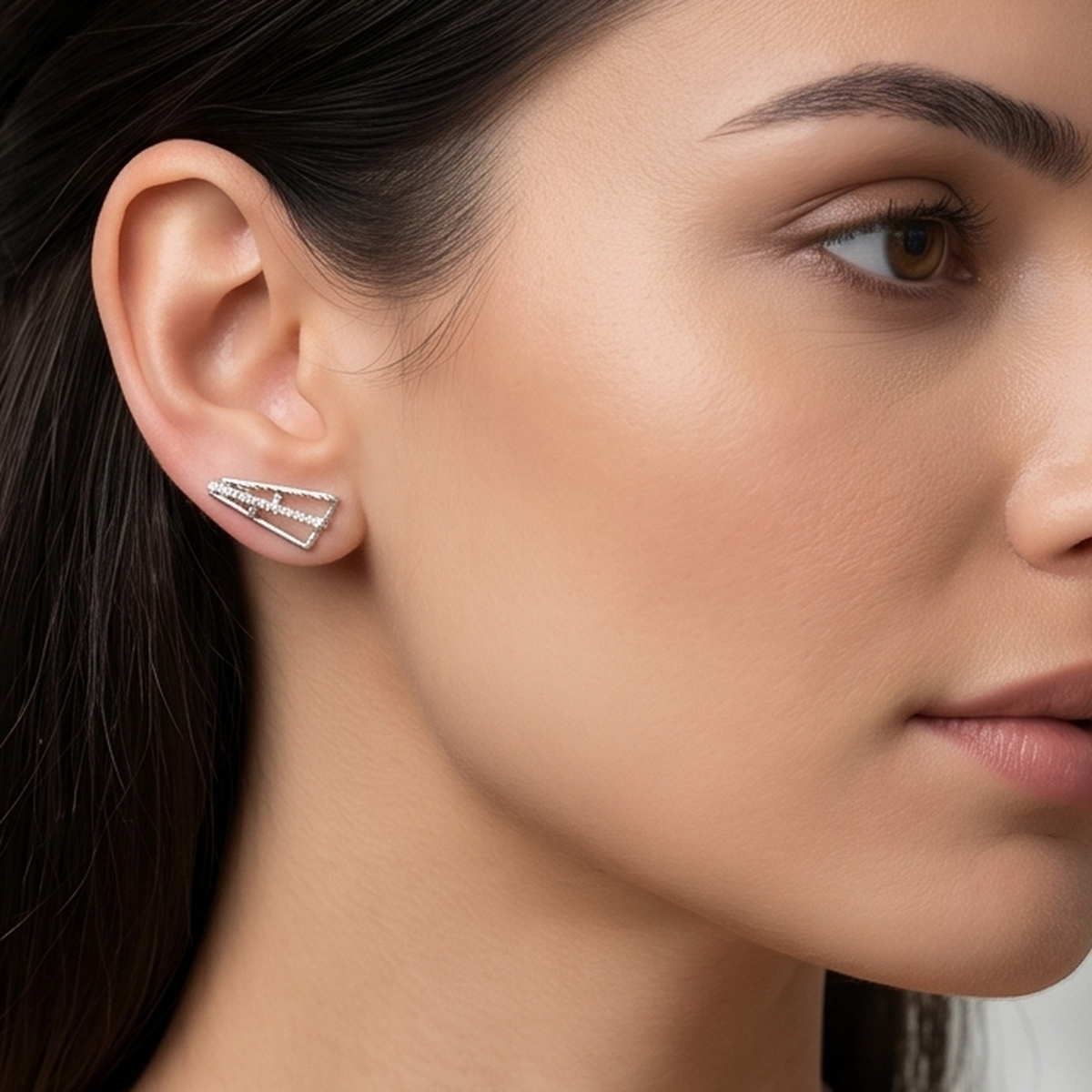 DIVYORO TRIGON STUDS EARRING