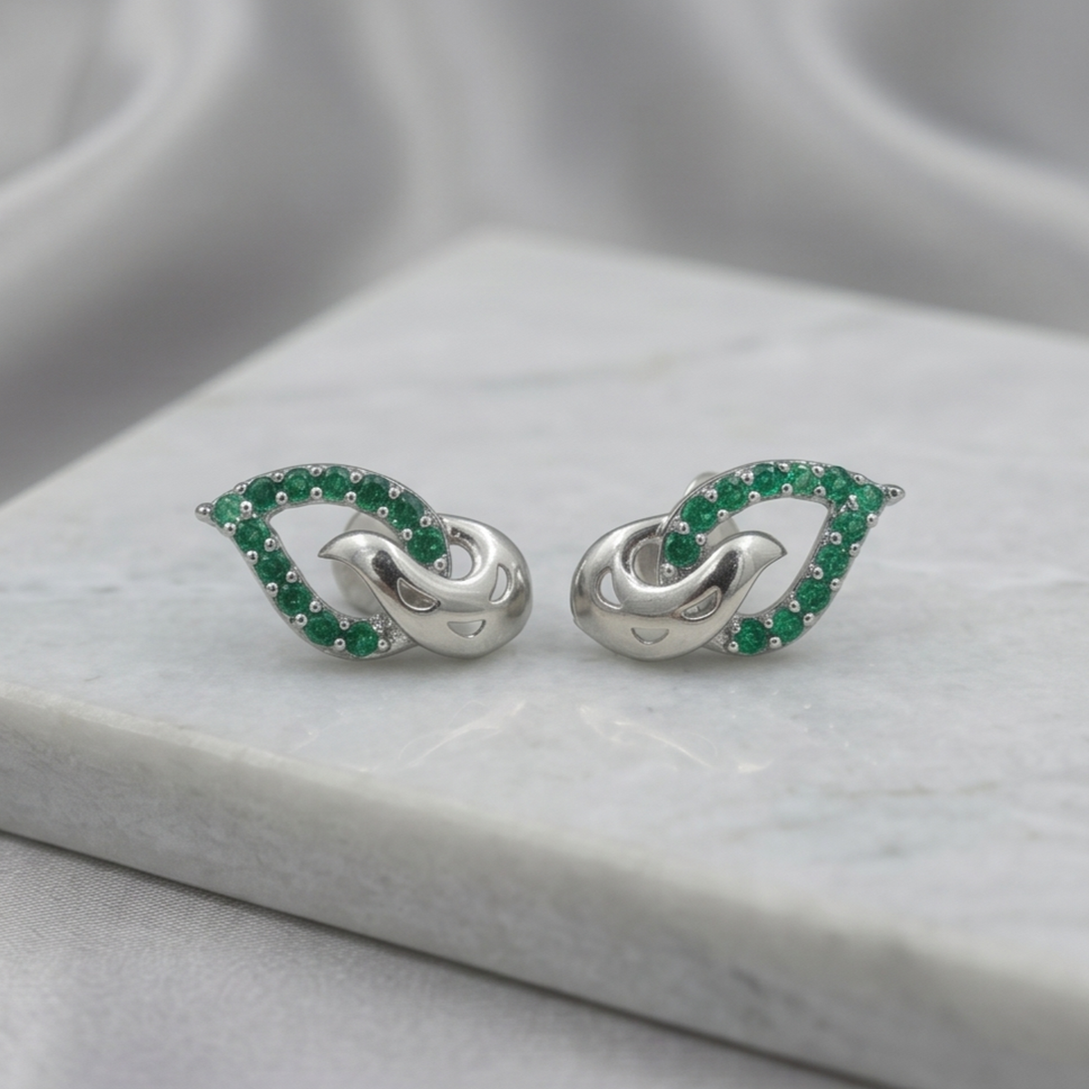 DIVYORO VERDANT LEAF STUDS EARRING