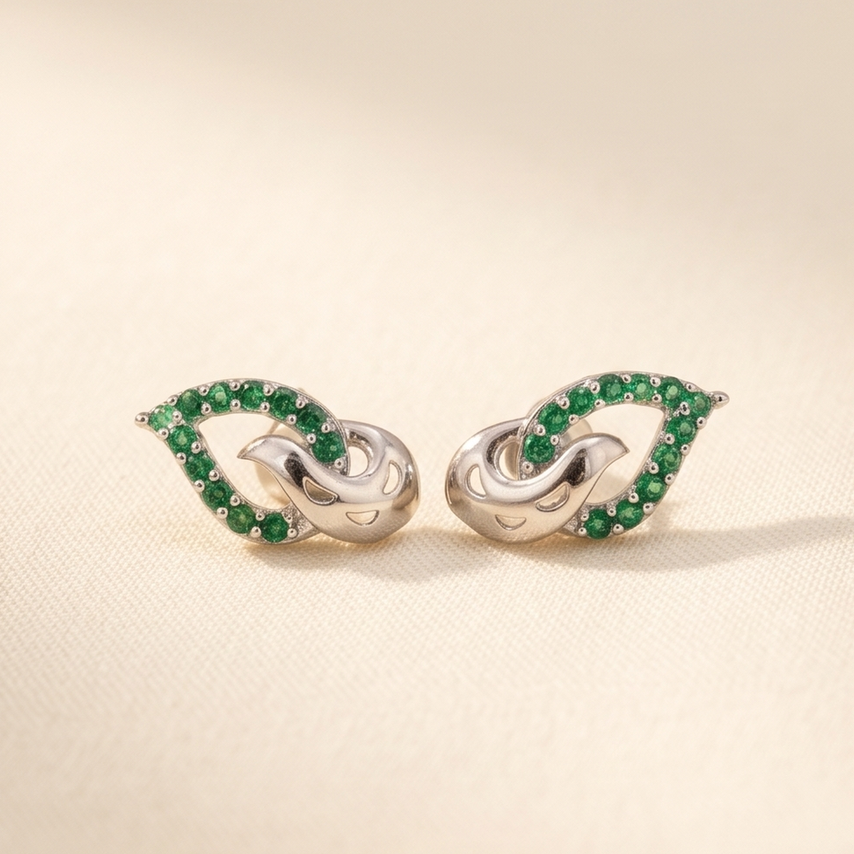 DIVYORO VERDANT LEAF STUDS EARRING