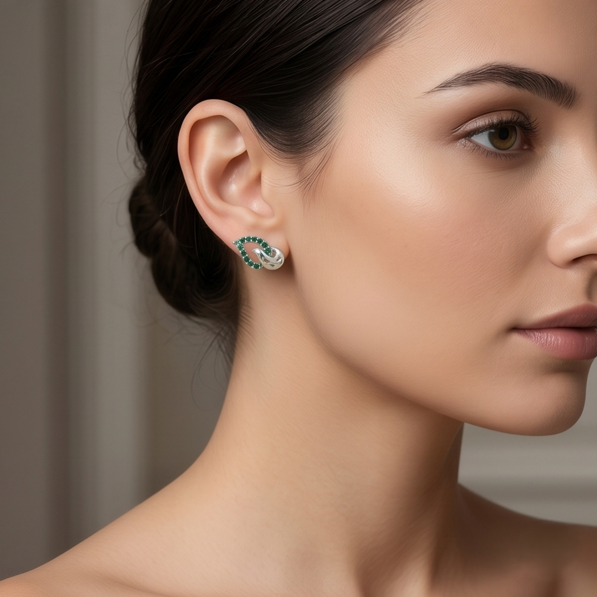 DIVYORO VERDANT LEAF STUDS EARRING