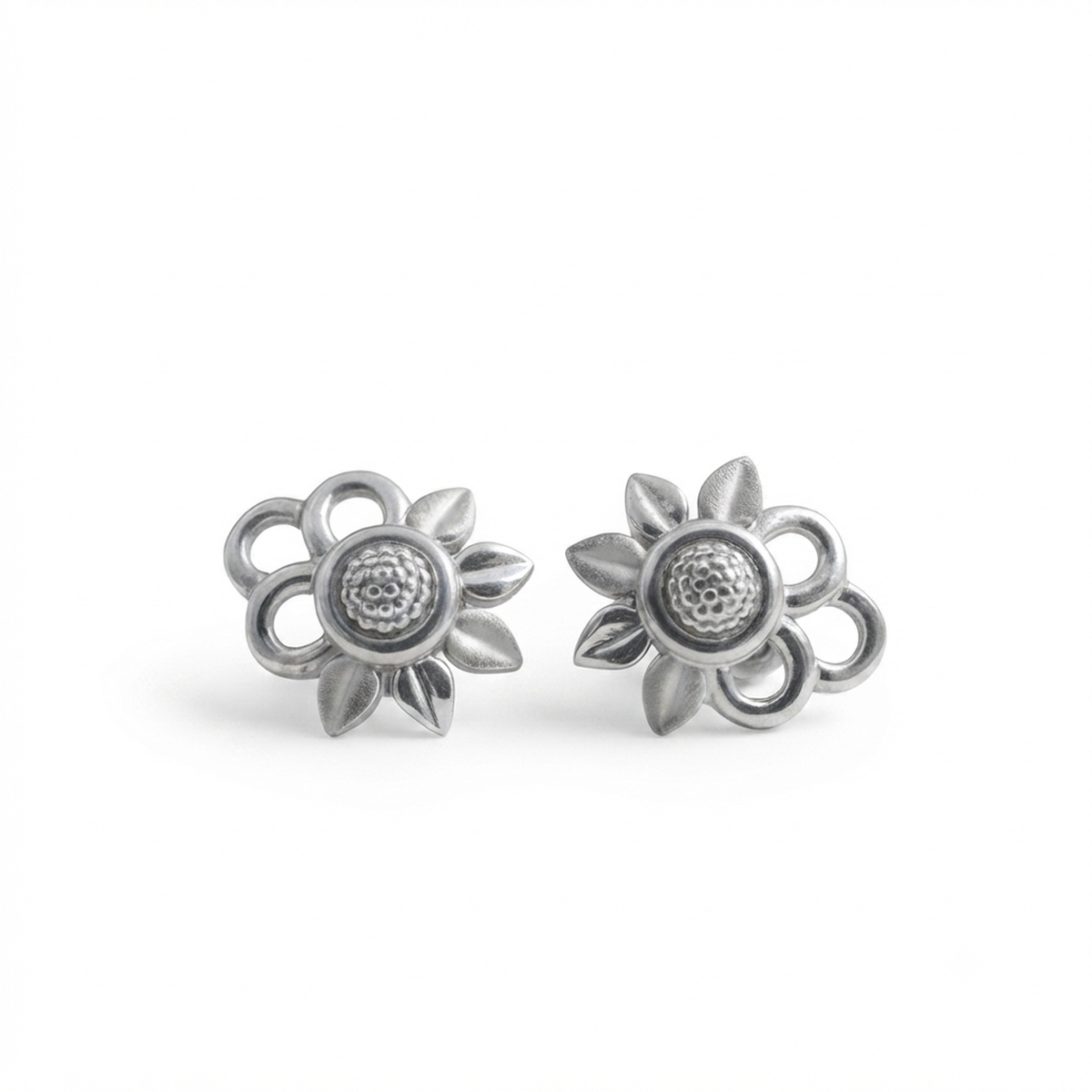 DIVYORO SILVER FLORET EARRING