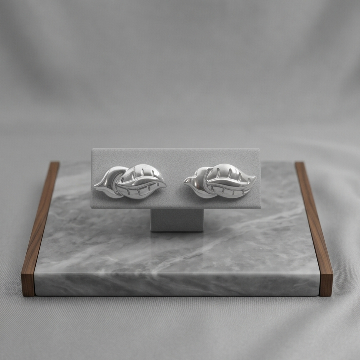 DIVYORO SLEEK LEAF ESSENCE EARRING