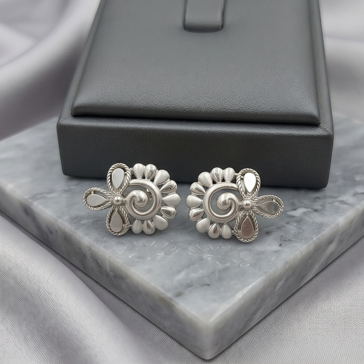 DIVYORO ORNATE SILVER SWIRL EARRING