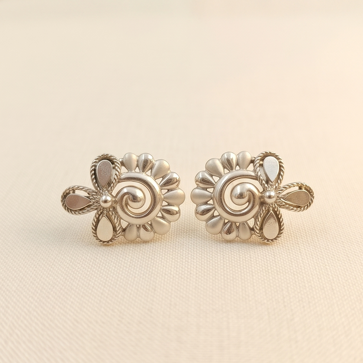 DIVYORO ORNATE SILVER SWIRL EARRING
