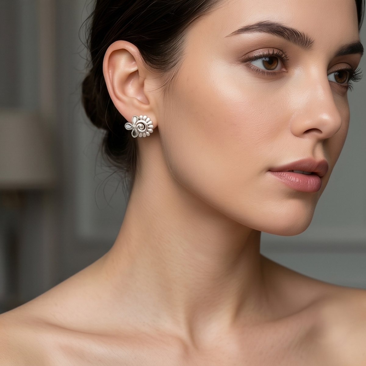 DIVYORO ORNATE SILVER SWIRL EARRING