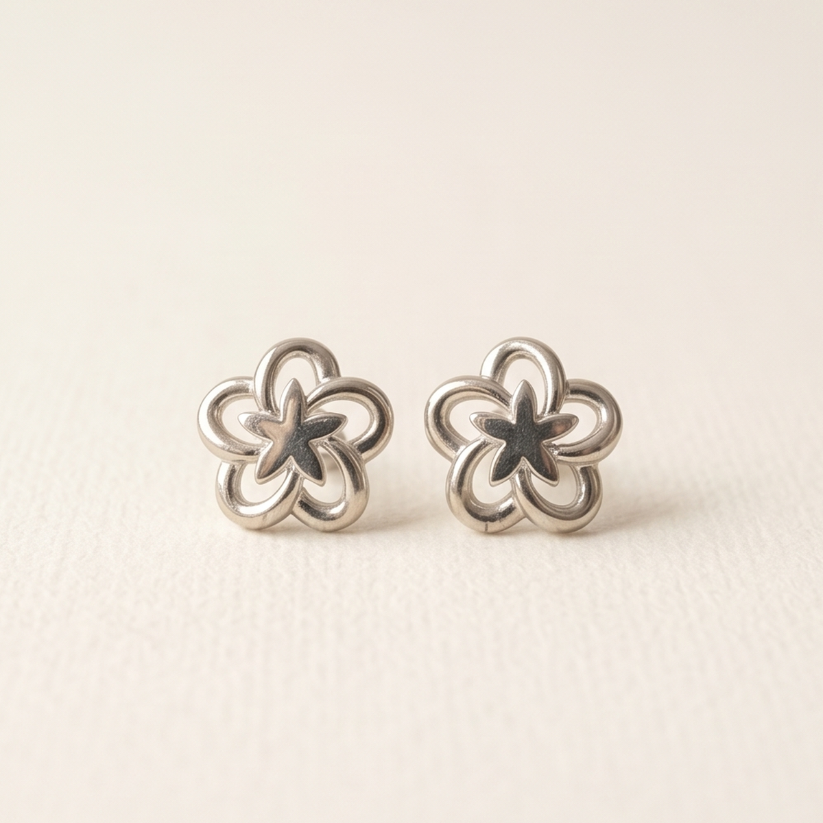 DIVYORO SILVER STAR FLOWER EARRING