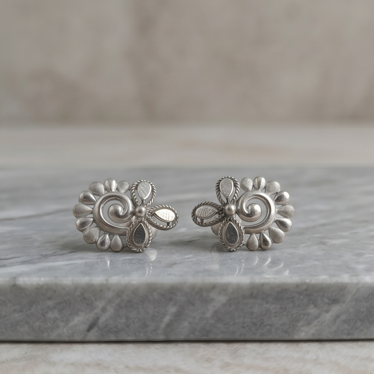 DIVYORO BAROQUE FLORAL CHARM EARRING
