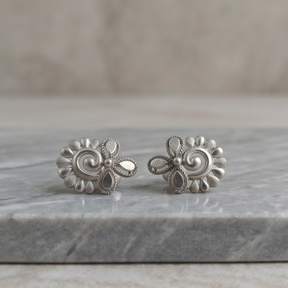 DIVYORO BAROQUE FLORAL CHARM EARRING