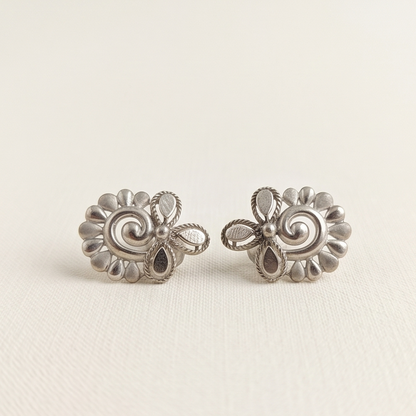 DIVYORO BAROQUE FLORAL CHARM EARRING