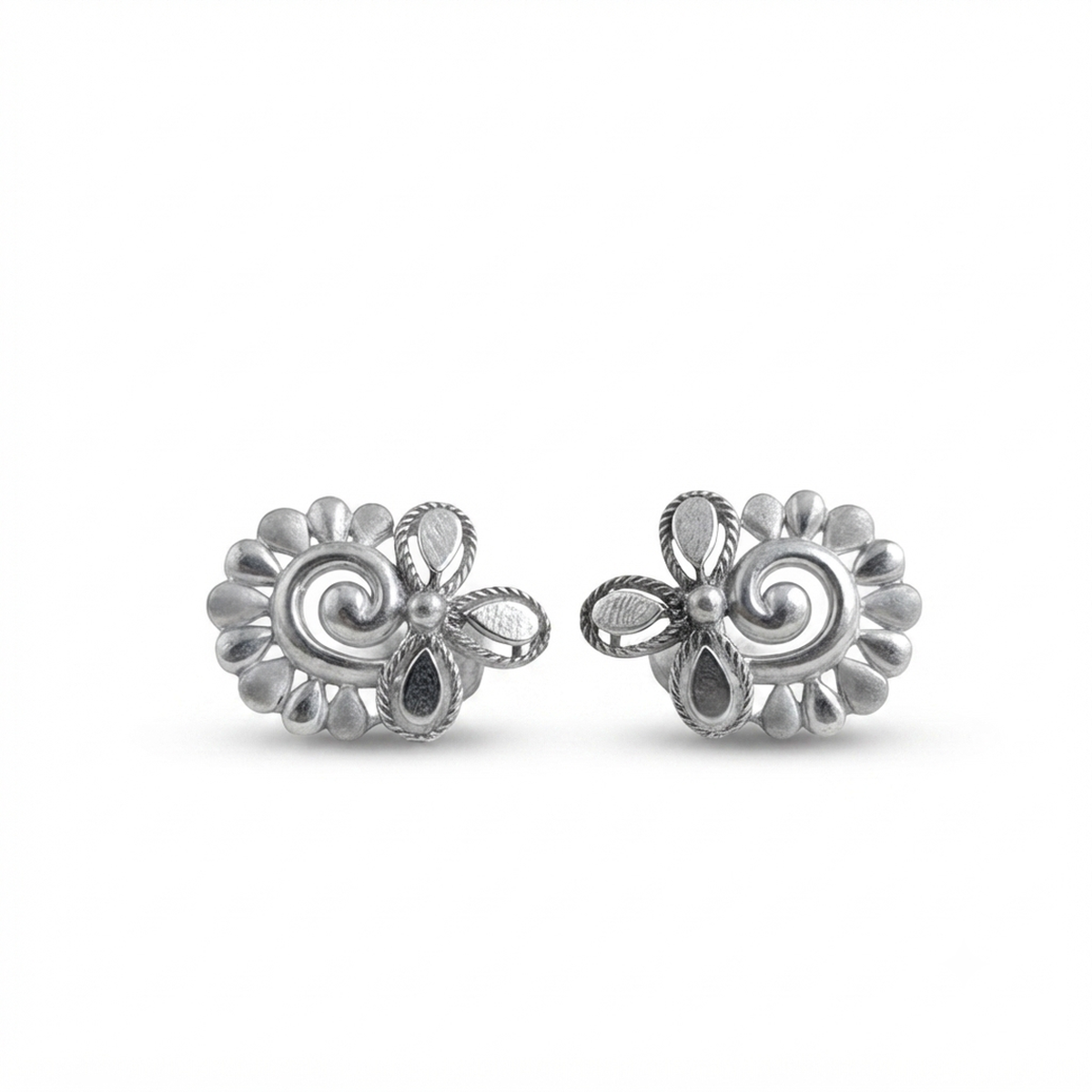 DIVYORO BAROQUE FLORAL CHARM EARRING