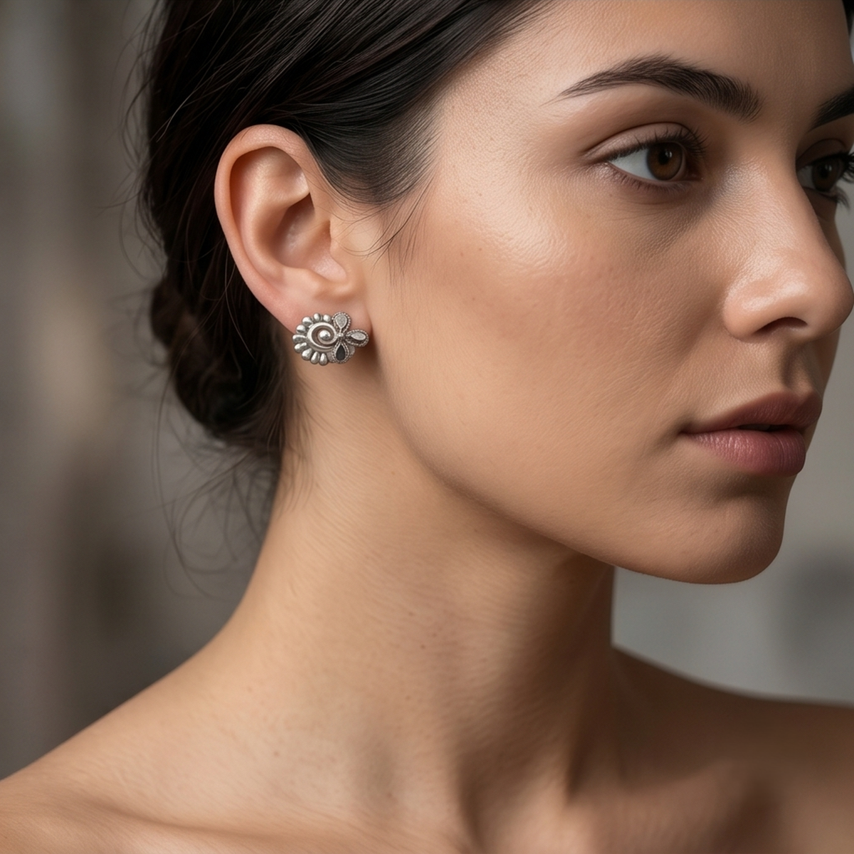 DIVYORO BAROQUE FLORAL CHARM EARRING