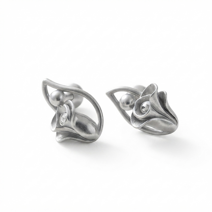 DIVYORO ARTISAN LILY EARRING